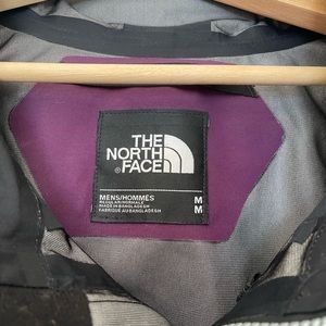NORTH FACE Hard Shell / In very good condition / Very nice for winter hiking